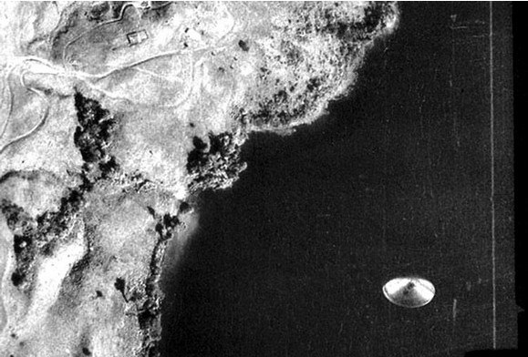 The 1971 Lago de Coté survey photograph showing a disc-shaped object over dark water