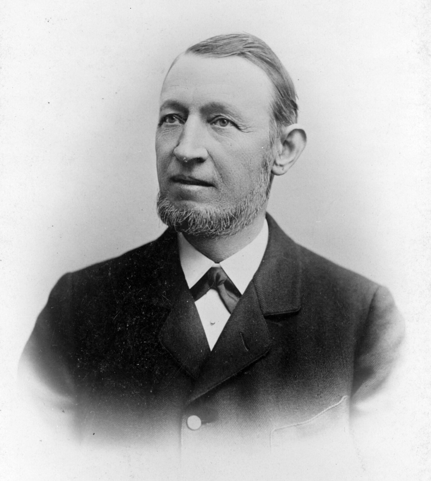 Studio portrait photograph of Carl Hagenbeck, a bearded 19th-century German man in a dark coat