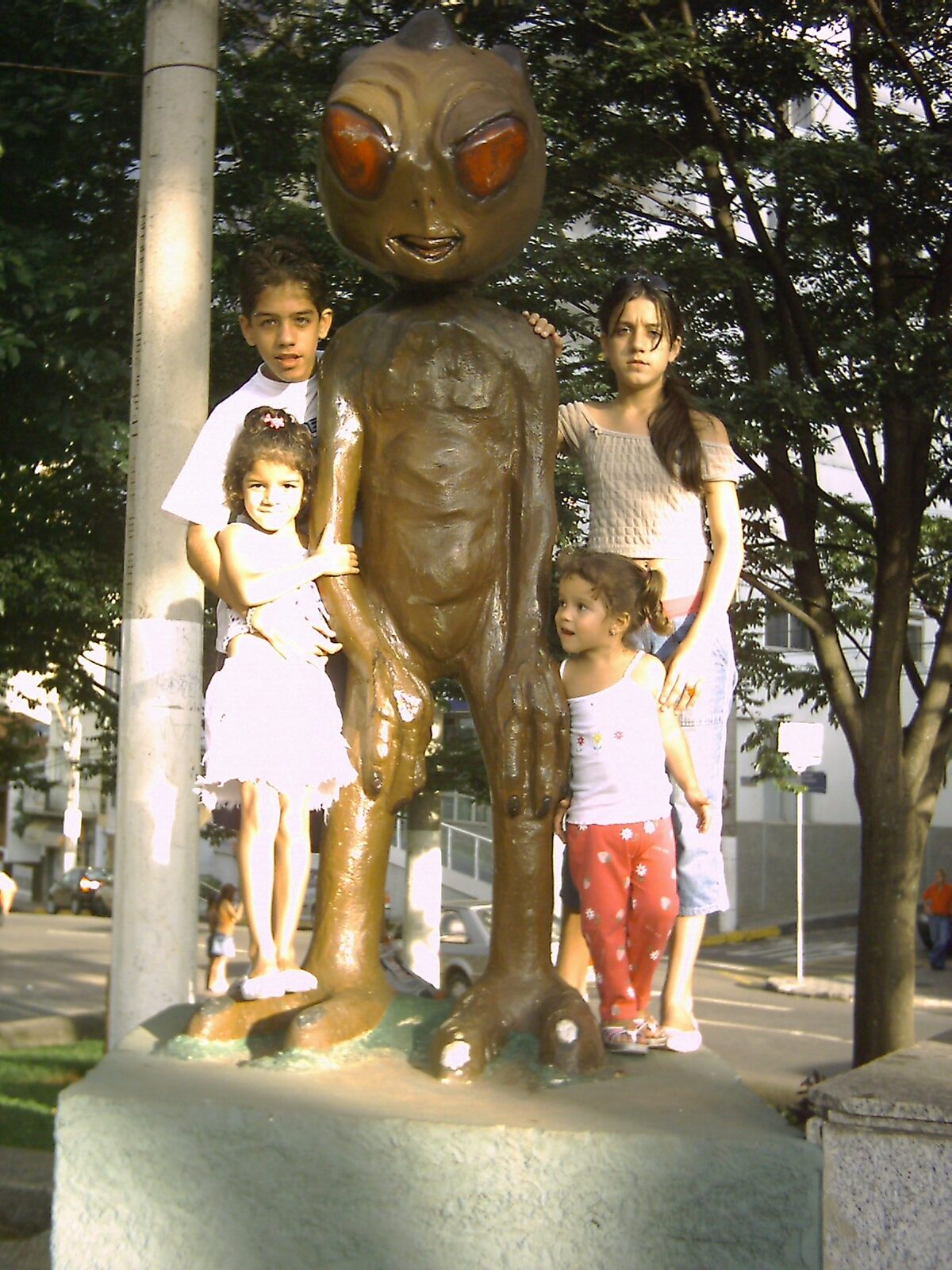 Sculpture of a large-headed grey extraterrestrial creature displayed in Varginha